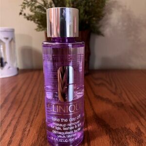 Clinique Take the Day Off in Vibrant Purple